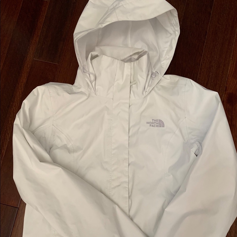 North Face Women’s Resolve rain jacket size small